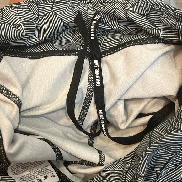 Nike Leggings Women's Sz Med Black White Dri-Fit Running Racer Crop 3.0 Printed - Picture 9 of 9